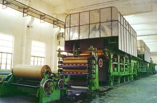 2100 Millimeter runzelten Papierherstellungs-Maschine 220G/M2 aufbereitet