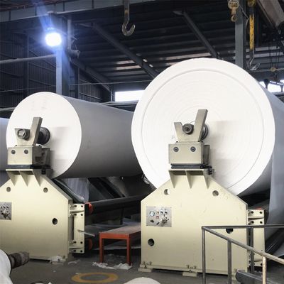 2800mm aufbereitende riesiges Rollentoiletten-Seidenpapier-Rolle Papiermassen-15T und des Altpapiers, die Maschine herstellt