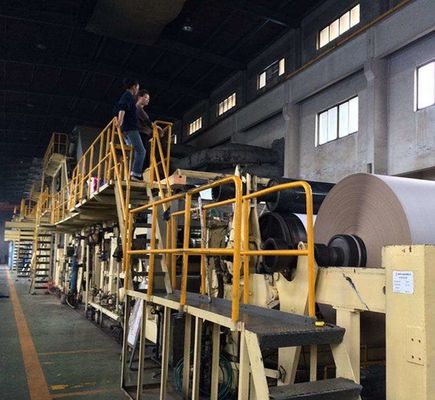 100 m/Min Kraftpapierherstellungsmaschinen 3400 mm 50 T/D für das Fluten