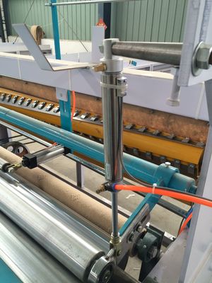 Automatischer prägeartiger Maxi Roll Toilet Tissue Rewinding kleben kleinen Bobbin Paper Manufacturing Machine
