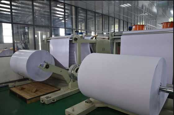 Mehrschichtige aufbereitete Papierproduktions-Maschine 50T/D des Rollena4