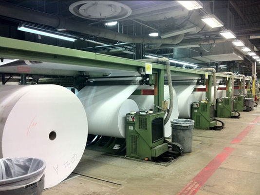 Mehrschichtige aufbereitete Papierproduktions-Maschine 50T/D des Rollena4